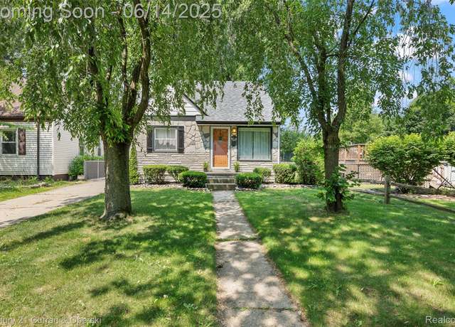 Property at 3156 Edgewood St, Dearborn, MI 48124, 3 beds, 1.5 baths