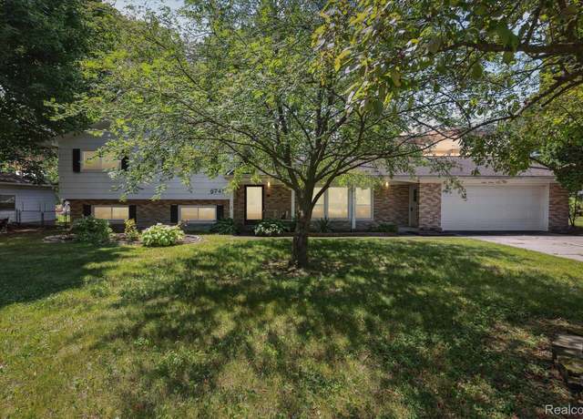 Property at 6741 Picketts Way, Lansing, MI 48917, 4 beds, 3 baths