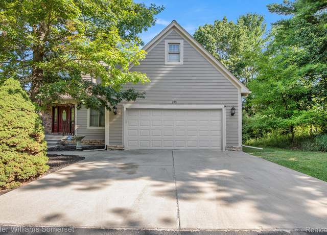 Property at 285 Indian Lake Rd, Oxford, MI 48371, 3 beds, 2.5 baths