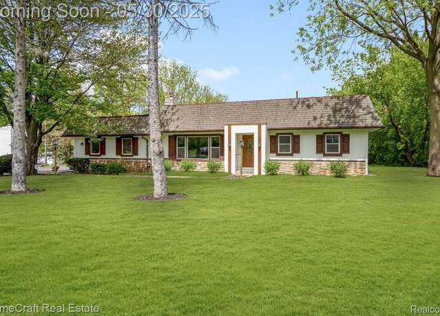 Property at 3930 Harris Ln, West Bloomfield, MI 48323, 4 beds, 3 baths