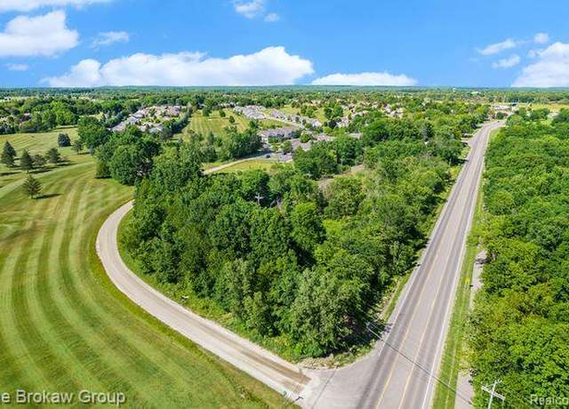 Property at 113 Devonshire Dr, Lapeer, MI 48446