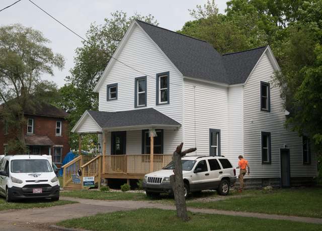 Property at 634 Ada St, Kalamazoo, MI 49007, 4 beds, 1.5 baths
