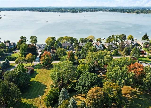 Property at 3615 Erie Dr, Orchard Lake, MI 48324