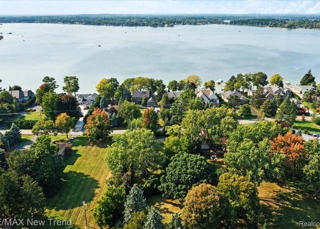 Property at 3615 Erie Dr, Orchard Lake, MI 48324