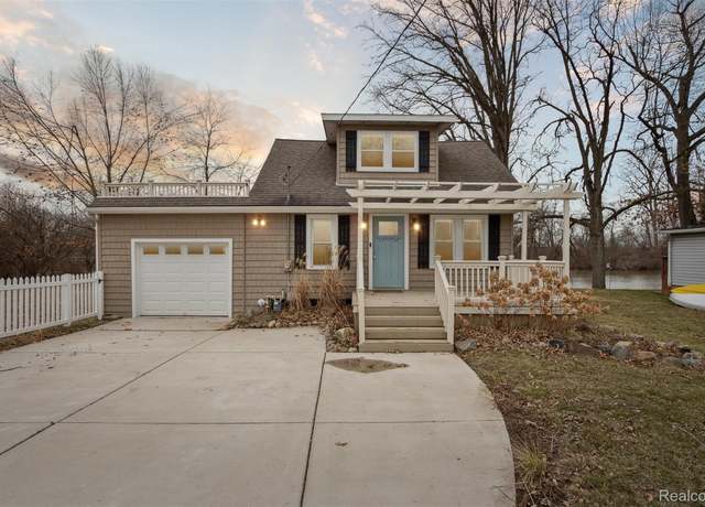 Property at 8309 N Custer Rd, Monroe, MI 48162, 2 beds, 2 baths