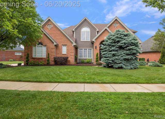 Property at 19301 Lakeland Dr, Macomb, MI 48044, 4 beds, 4.5 baths