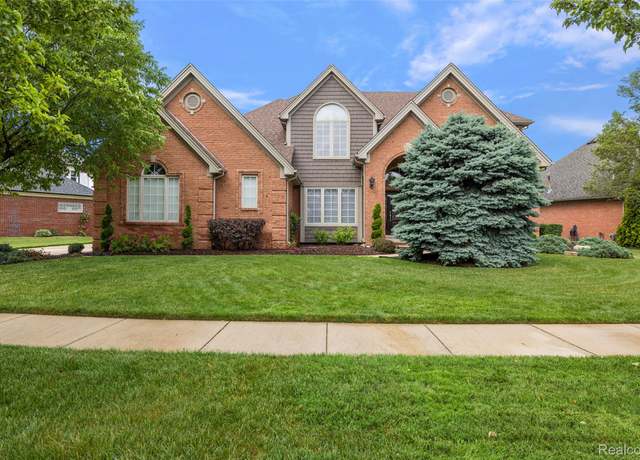 Property at 19301 Lakeland Dr, Macomb, MI 48044, 4 beds, 4.5 baths