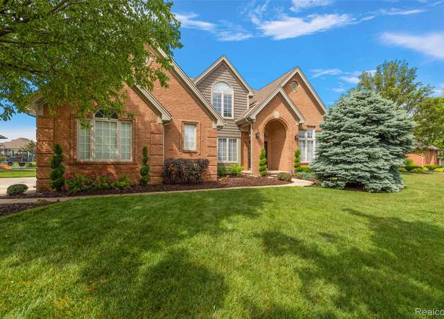 Property at 19301 Lakeland Dr, Macomb, MI 48044, 4 beds, 4.5 baths