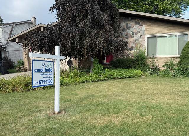 Property at 472 Riverside Dr, Wyandotte, MI 48192, 3 beds, 1.5 baths