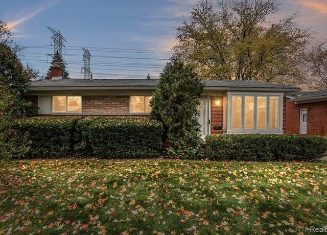 Property at 28709 Newport Dr, Warren, MI 48088, 4 beds, 3 baths