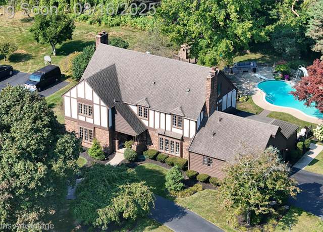 Property at 22491 Walsingham Dr, Farmington, MI 48335, 7 beds, 4 baths