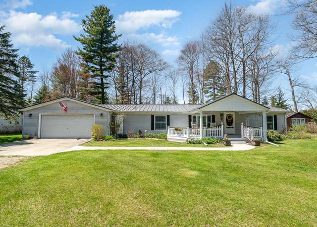 Property at 2423 West Dr, Tawas City, MI 48763, 4 beds, 2 baths