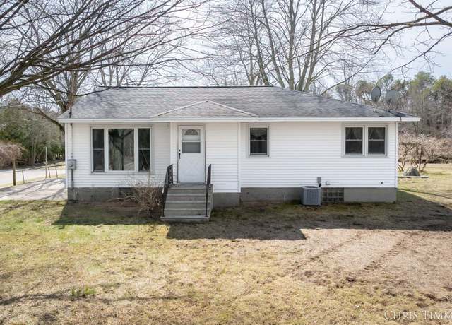 Property at 15230 Van Buren St Unit B, Holland, MI 49424, 3 beds, 1 bath