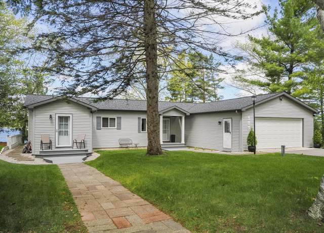 Property at 383 Finehout Dr, Traverse City, MI 49685, 3 beds, 2.5 baths