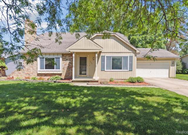 Property at 402 N Hampton Dr, Durand, MI 48429, 3 beds, 2 baths