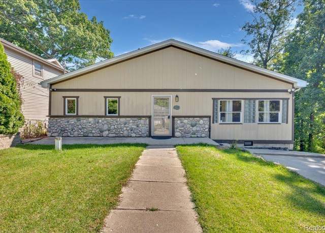 Property at 12237 Dalhart Dr, Fenton, MI 48430, 3 beds, 2 baths