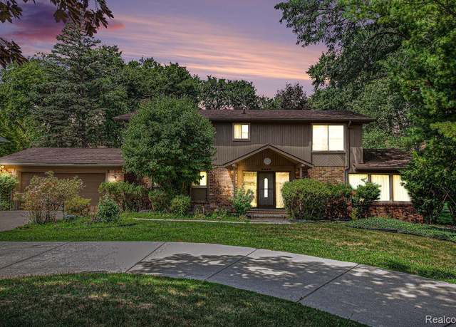 Property at 5622 Powder Horn Dr, West Bloomfield Charter Township, MI 48322, 4 beds, 3 baths