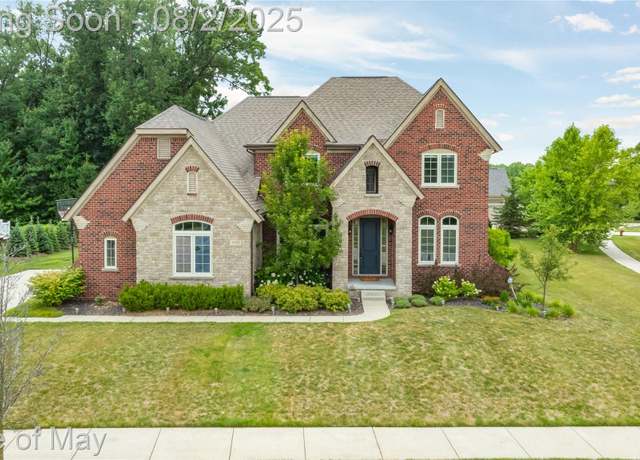 Property at 1950 Strawberry Ct, Commerce Twp, MI 48382, 4 beds, 3.5 baths