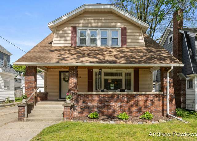 Property at 1112 Calvin Ave SE, Grand Rapids, MI 49506, 4 beds, 2 baths
