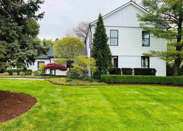 Property at 14 Lakeside Ct, Grosse Pointe, MI 48230, 4 beds, 2.5 baths