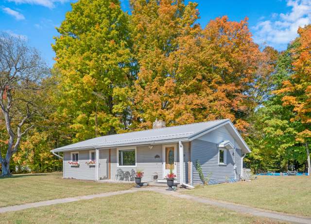 Property at 21598 Sylvan Rd, Reed City, MI 49677, 4 beds, 2.5 baths