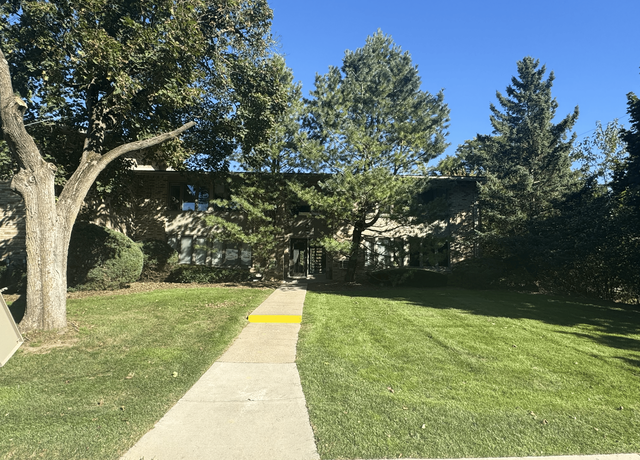 Property at 376 Concord Pl #4, Bloomfield Hills, MI 48304, 2 beds, 1.5 baths