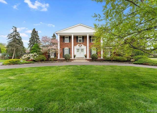 Property at 28605 Southpointe Rd, Grosse Ile, MI 48138, 3 beds, 2.5 baths