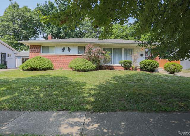 Property at 1130 Outer Dr, Fenton, MI 48430, 3 beds, 1.5 baths