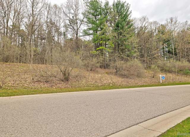 Property at 313 Dogwood Ln, Groveland Township, MI 48462