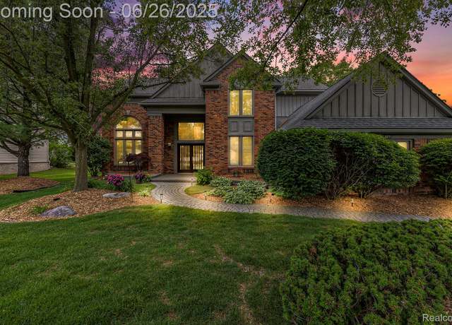 Property at 5064 Silverwood Dr, West Bloomfield, MI 48322, 4 beds, 3 baths