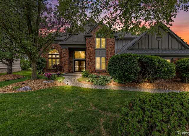 Property at 5064 Silverwood Dr, West Bloomfield, MI 48322, 4 beds, 3 baths