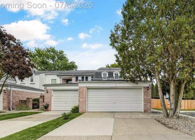 Property at 161 Stratford Ln, Rochester Hills, MI 48309, 3 beds, 2.5 baths