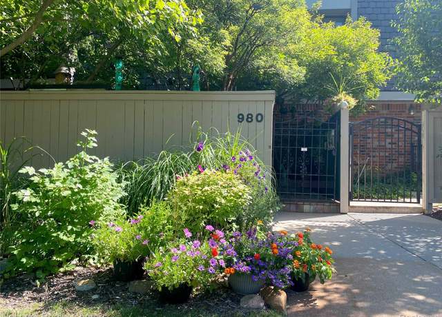 Property at 980 Stratford Ln E, Bloomfield Hills, MI 48304, 1 bed, 2.5 baths