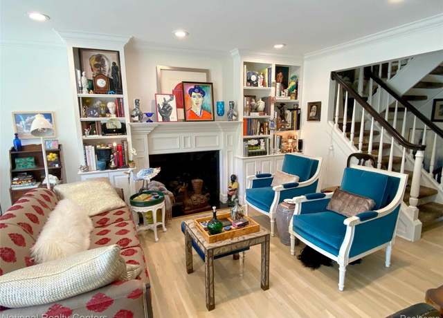 Property at 980 Stratford Ln E, Bloomfield Hills, MI 48304, 1 bed, 2.5 baths