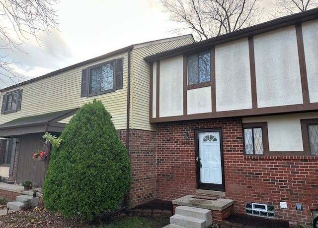 Property at 8524 Hickory Dr, Sterling Heights, MI 48312, 2 beds, 1.5 baths