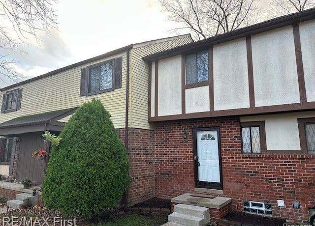 Property at 8524 Hickory Dr, Sterling Heights, MI 48312, 2 beds, 1.5 baths
