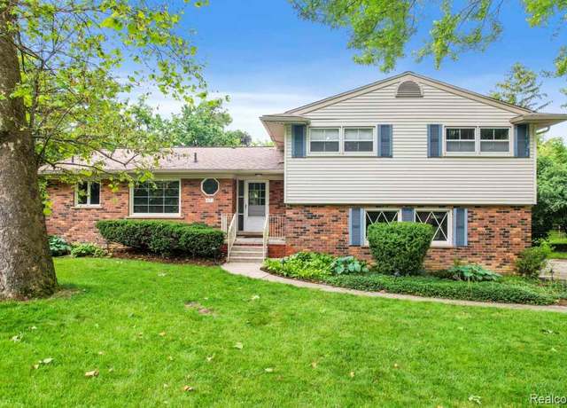 Property at 6672 Timber Ridge Dr, Bloomfield Hills, MI 48301, 3 beds, 2.5 baths