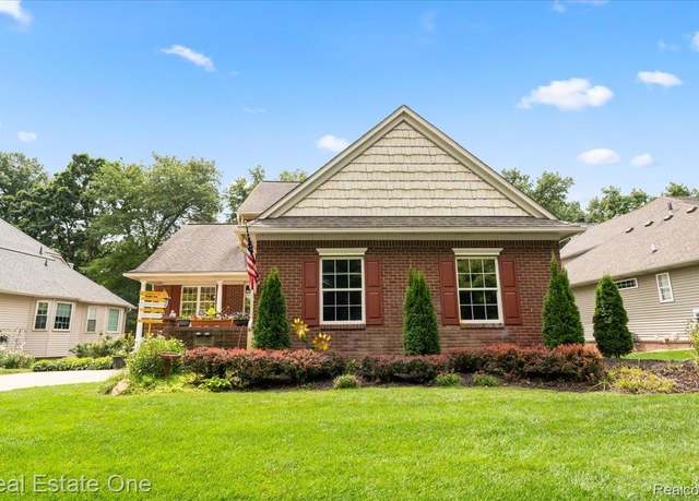 Property at 9952 Tioga Trl, Hamburg Township, MI 48169, 3 beds, 3 baths