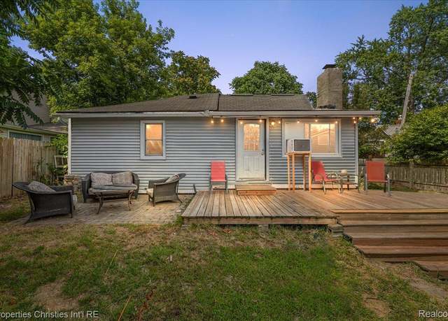 Property at 2925 Seebaldt Ave, Waterford Charter Township, MI 48329, 2 beds, 1 bath