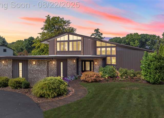 Property at 29130 E East River Rd, Grosse Ile Township, MI 48138, 3 beds, 2.5 baths