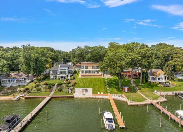 Property at 602 Lawn Ave, Holland, MI 49424, 3 beds, 3.5 baths