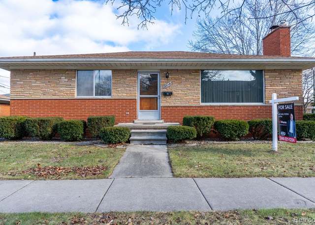 Property at 2113 12th St, Wyandotte, MI 48192, 2 beds, 1.5 baths