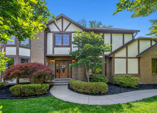 Property at 18704 Gary Ln, Livonia, MI 48152, 5 beds, 3 baths