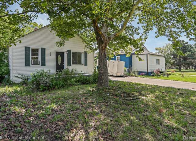 Property at 664 Emerson Ave, Pontiac, MI 48340, 2 beds, 1 bath