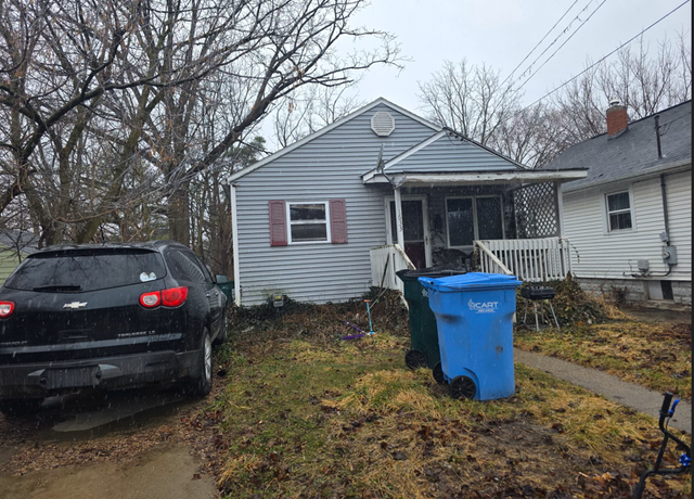 Property at 1633 Illinois Ave, Lansing, MI 48906, 2 beds, 1 bath