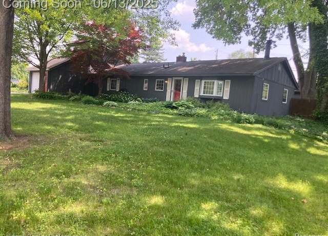 Property at 290 Florawood Blvd, Waterford, MI 48327, 4 beds, 2 baths