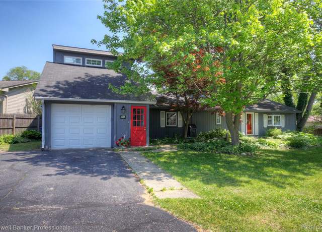 Property at 290 Florawood Blvd, Waterford, MI 48327, 4 beds, 2 baths