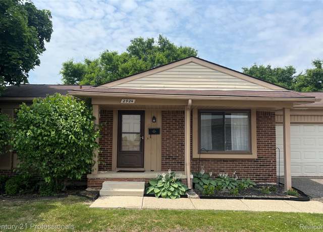 Property at 2924 Roundtree Dr, Troy, MI 48083, 2 beds, 1 bath