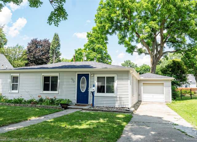 Property at 528 W Clinton St, Howell, MI 48843, 3 beds, 1 bath