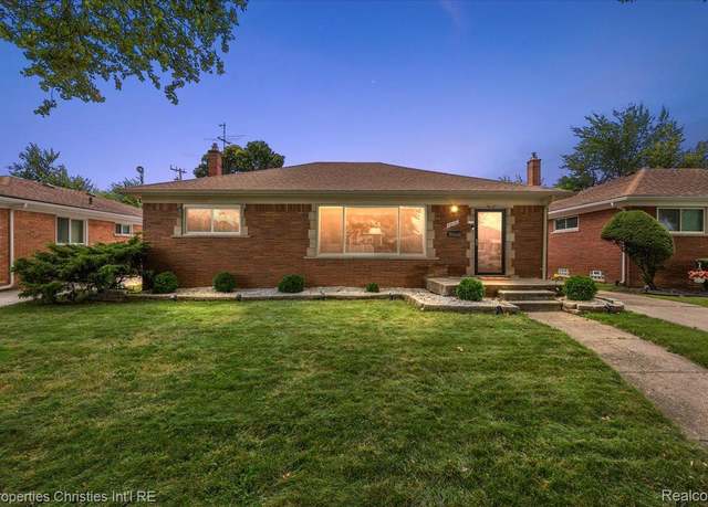 Property at 22121 Westhampton St, Oak Park, MI 48237, 3 beds, 1.5 baths